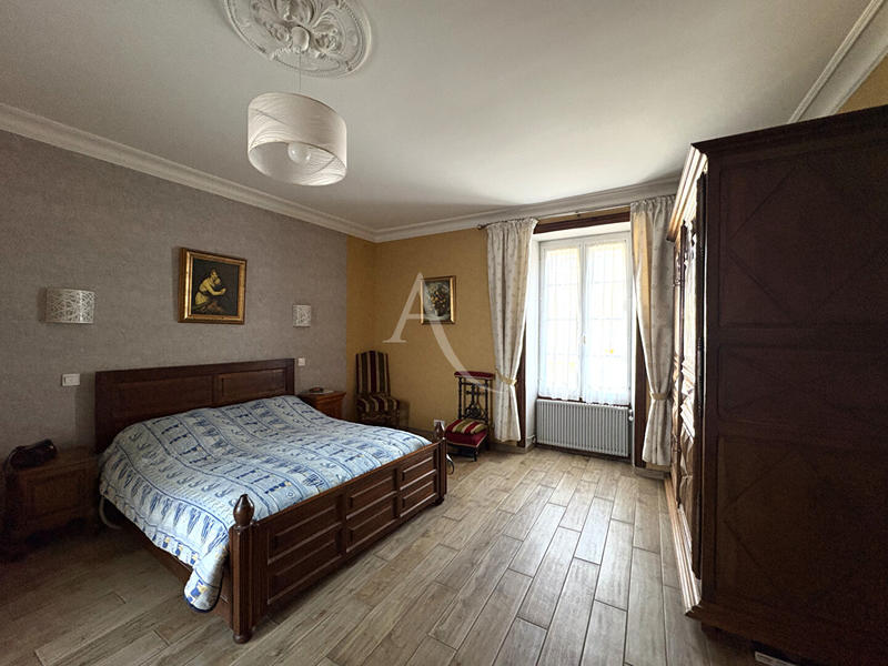 Maison - 203 m² - 8 pièces