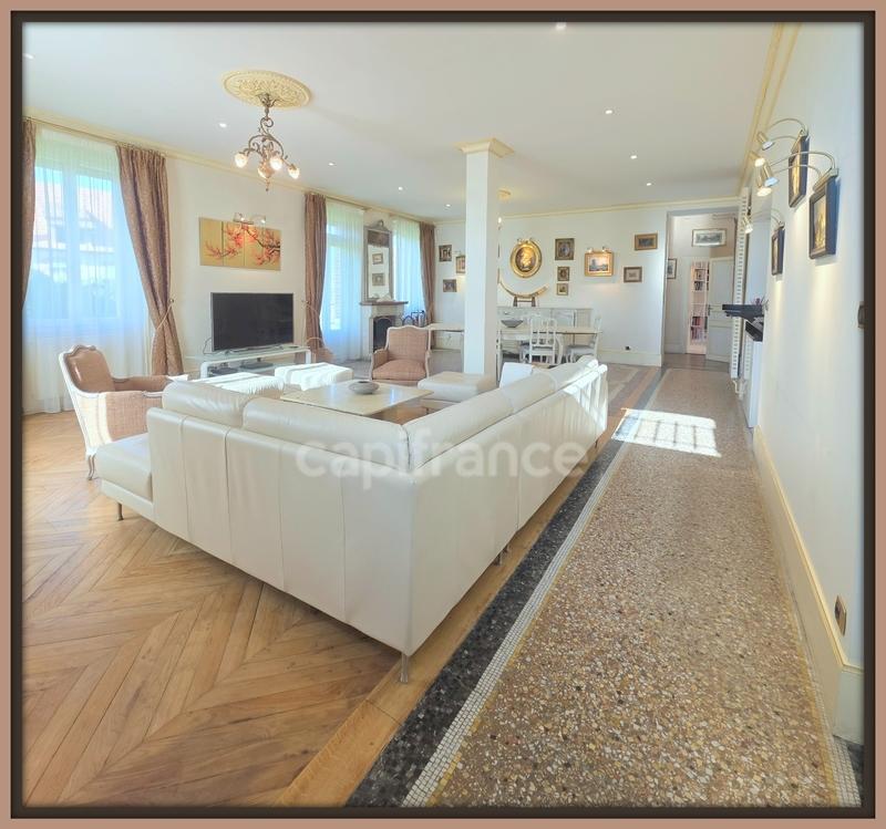 Maison bourgeoise - 266 m² - 10 pièces