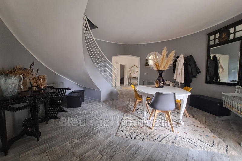 Propriété - 300 m² - 7 pièces