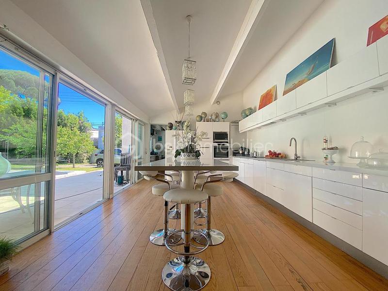 Maison - 215 m² - 8 pièces