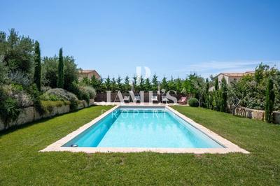 Maison - 250 m² - 6 pièces