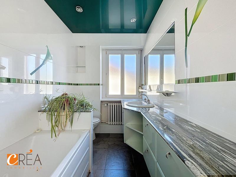 Maison - 215 m² - 8 pièces