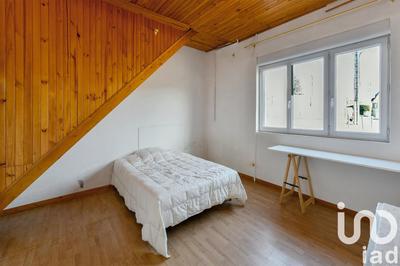 Maison - 202 m² - 8 pièces