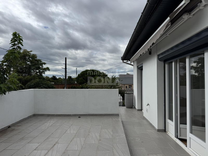 Maison - 242 m² - 8 pièces