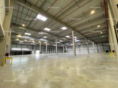 Entrepôt - 2 830 m²