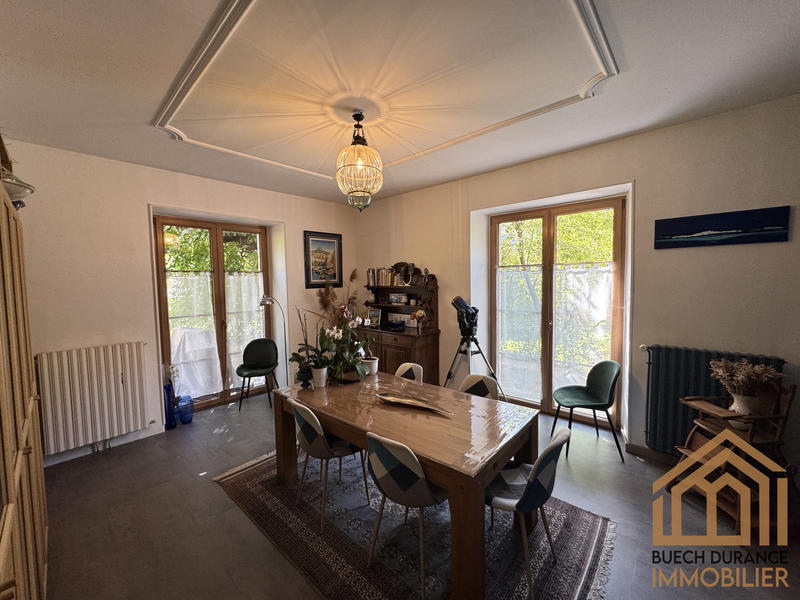 Maison - 245 m² - 12 pièces