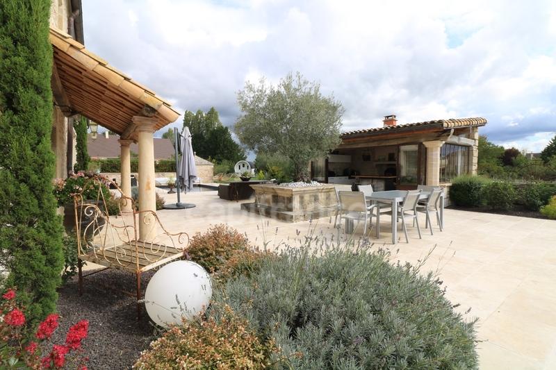 Propriété - 503 m² - 10 pièces