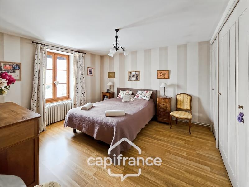 Maison - 207 m² - 9 pièces