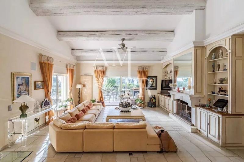 Villa - 555 m² - 10 pièces