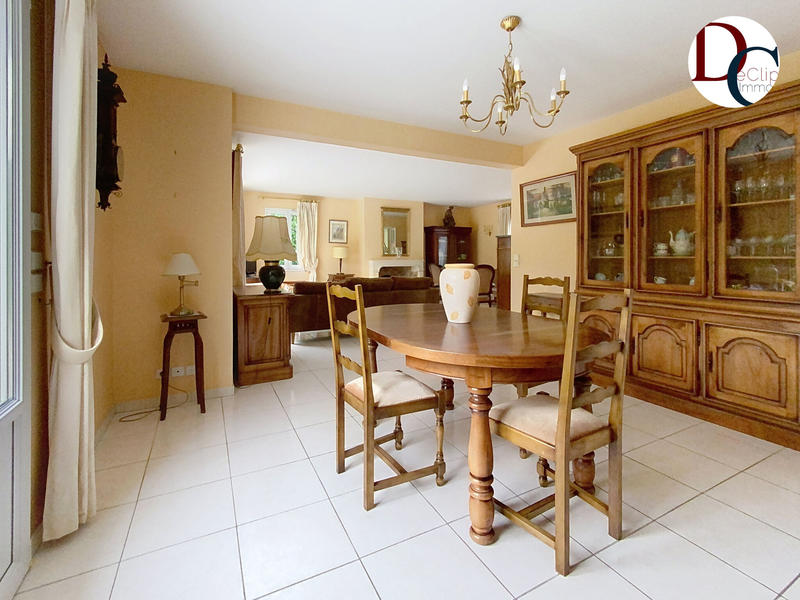 Maison - 242 m² - 8 pièces