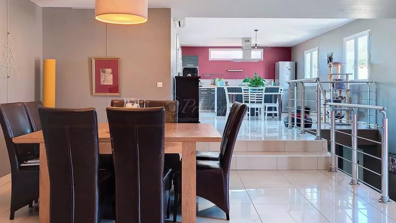 Maison - 209 m² - 7 pièces