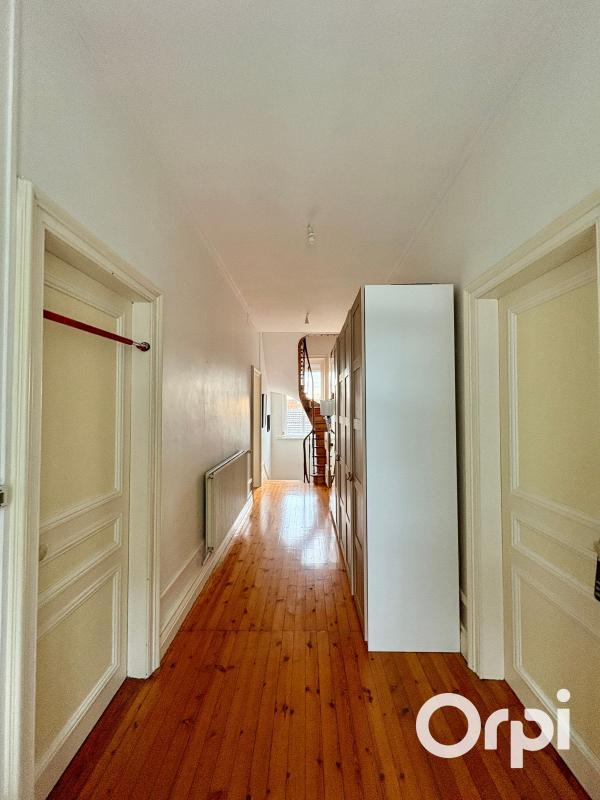 Maison - 335 m² - 8 pièces