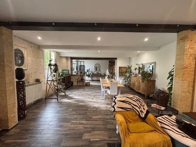 Propriété - 360 m² - 10 pièces