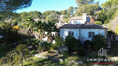 Maison - 220 m² - 8 pièces