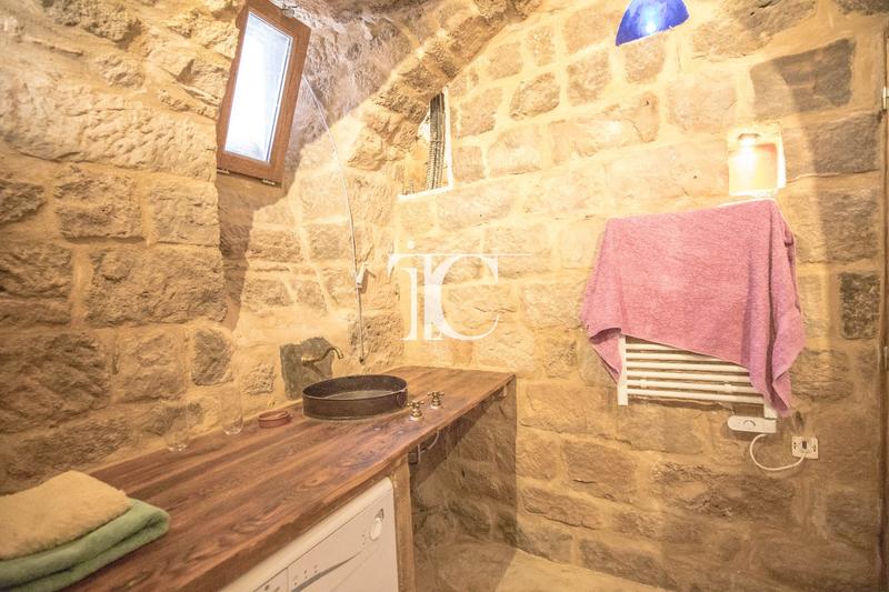 Maison - 275 m² - 11 pièces