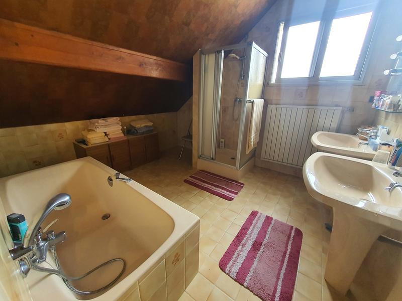 Maison - 228 m² - 5 pièces