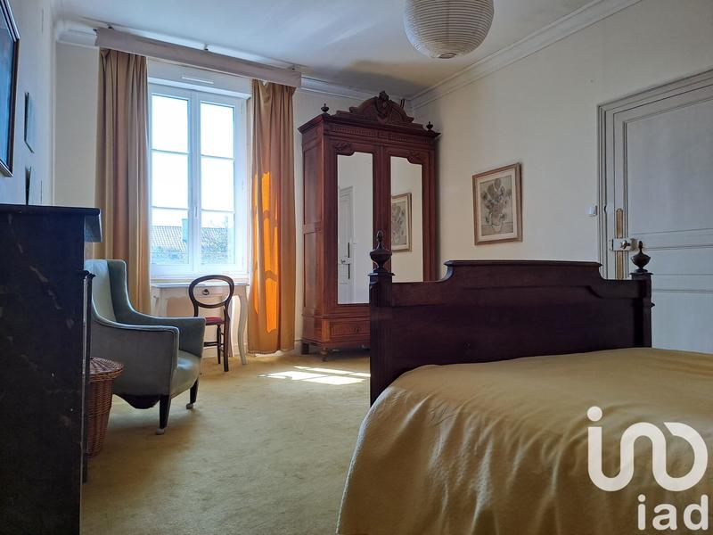 Maison - 280 m² - 12 pièces