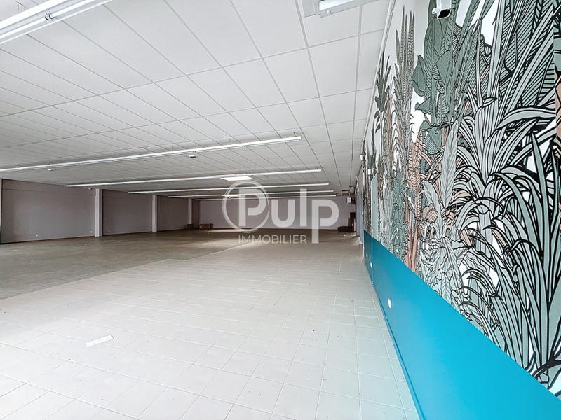 Local commercial - 836 m² - 3 pièces