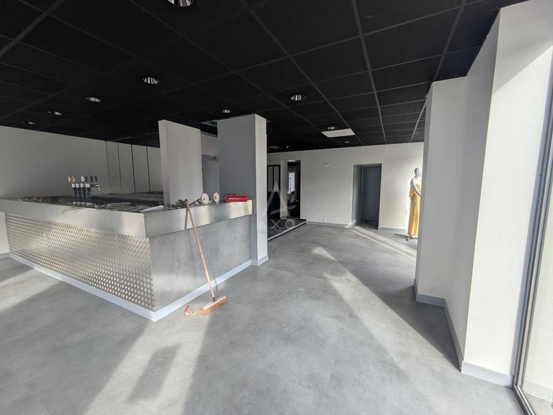 Local d'activités - 77 m²