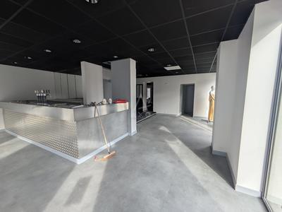 Local d'activités - 77 m²
