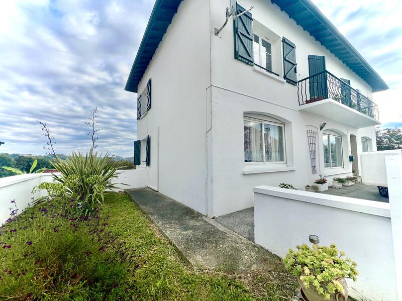 Maison - 210 m² - 10 pièces