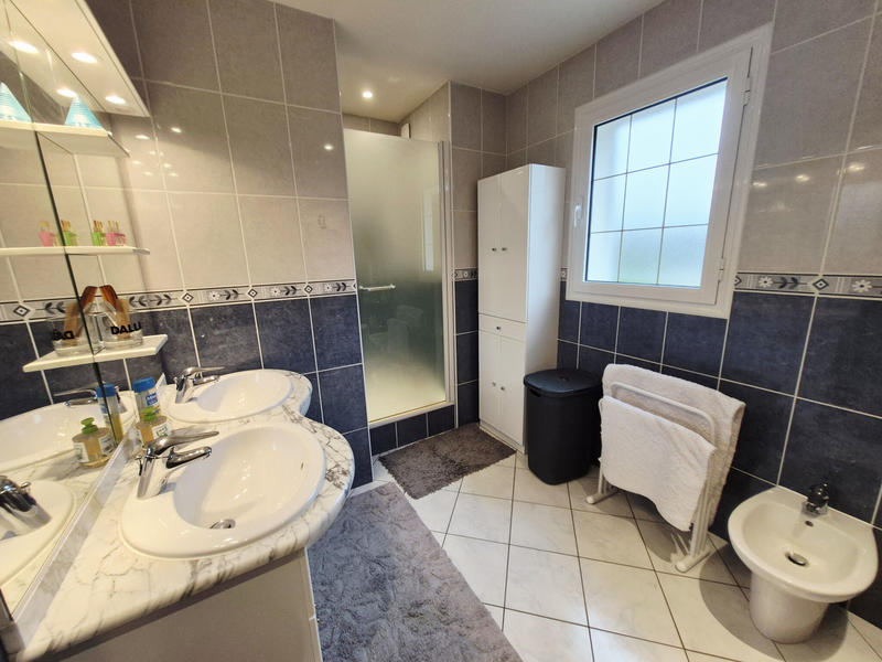 Maison - 205 m² - 7 pièces