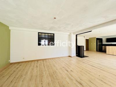 Maison - 248 m² - 7 pièces