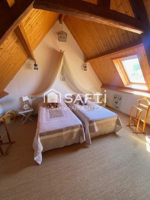 Maison - 241 m² - 9 pièces