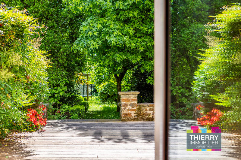 Maison - 238 m² - 8 pièces