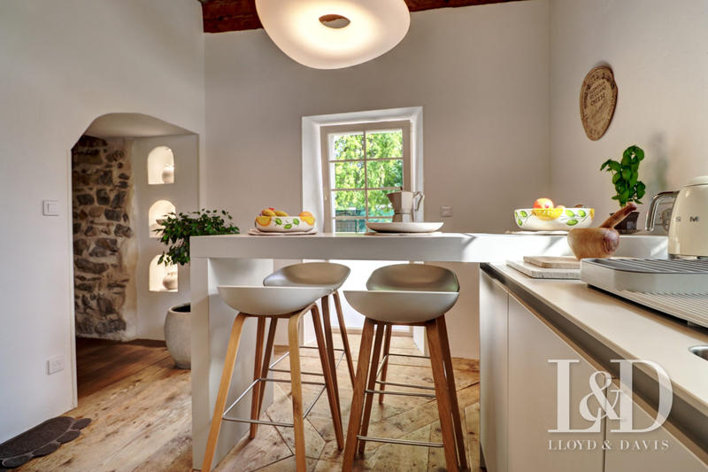 Maison - 360 m² - 10 pièces