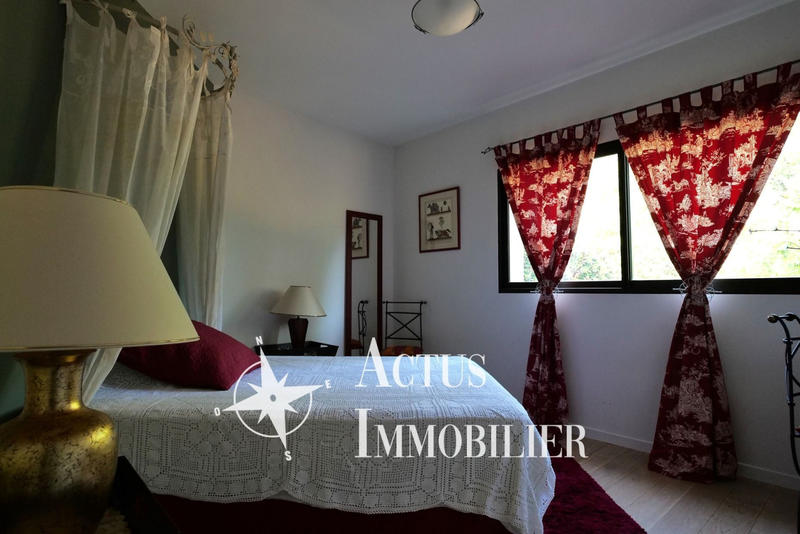 Maison - 210 m² - 7 pièces