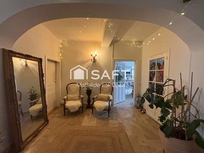 Maison - 342 m² - 10 pièces