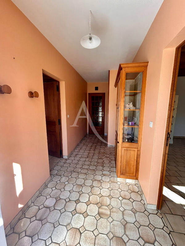 Maison - 260 m² - 9 pièces