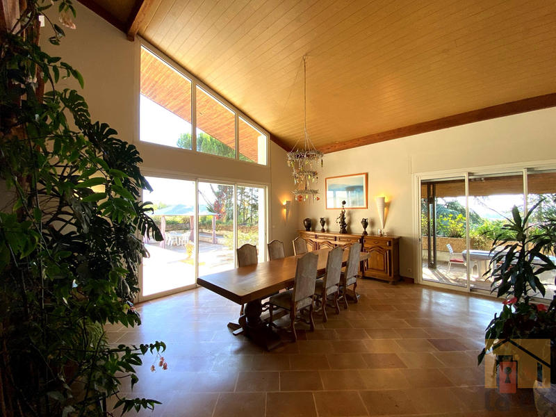 Maison - 455 m² - 9 pièces