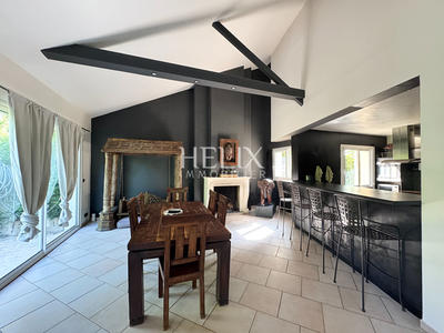 Maison - 350 m² - 8 pièces