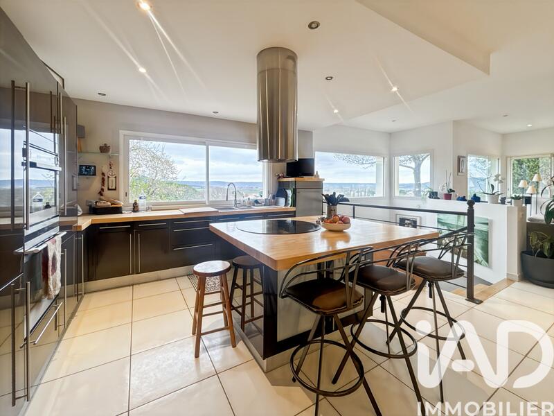 Maison - 181 m² - 8 pièces