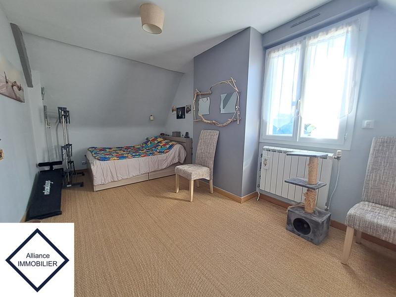 Maison - 137 m² - 9 pièces