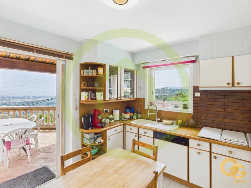 Maison - 233 m² - 7 pièces