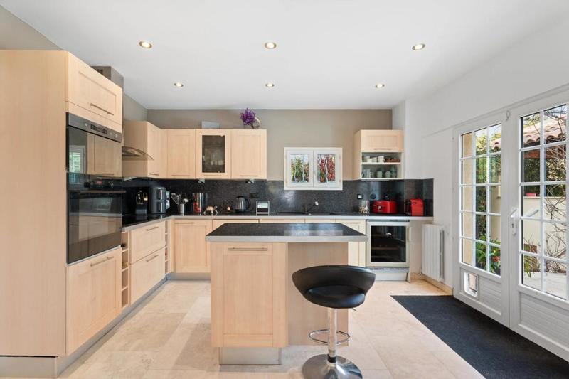 Villa - 217 m² - 8 pièces