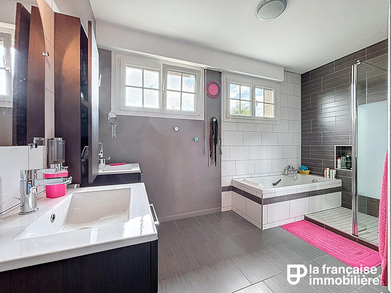 Maison - 168 m² - 6 pièces