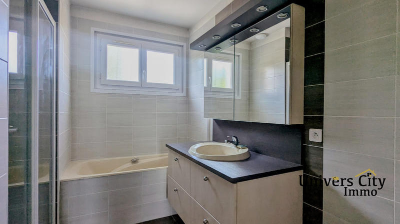 Maison - 93 m² - 4 pièces