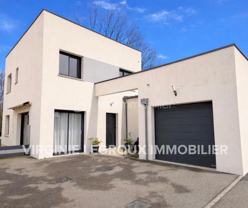 Maison - 96 m² - 5 pièces