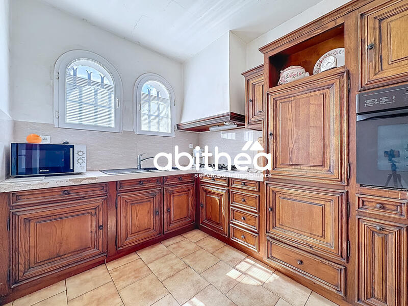 Maison - 210 m² - 7 pièces