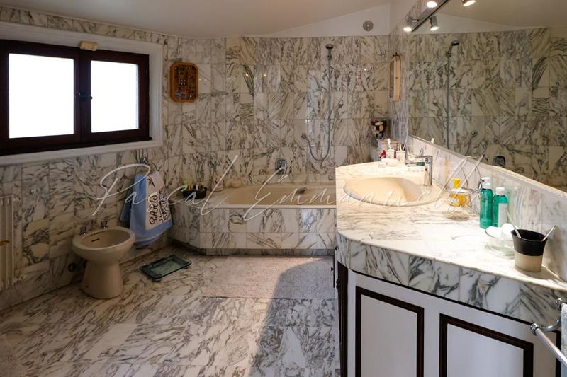 Maison - 300 m² - 6 pièces