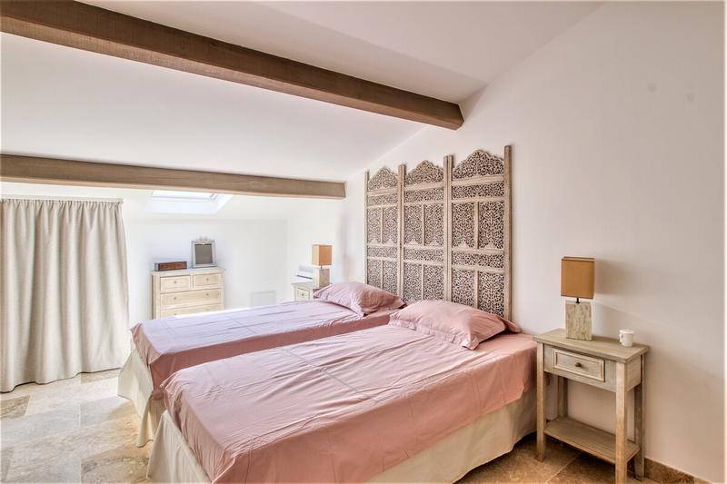 Villa - 237 m² - 8 pièces