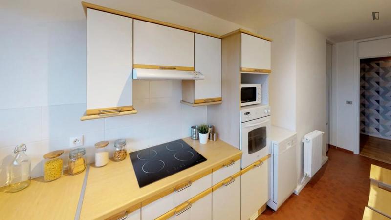 Chambre - 11 m² - 5 pièces