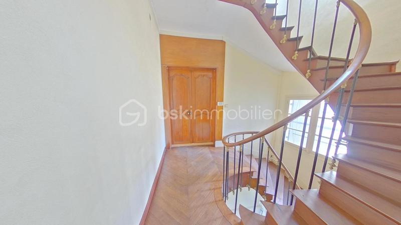Maison - 269 m² - 10 pièces