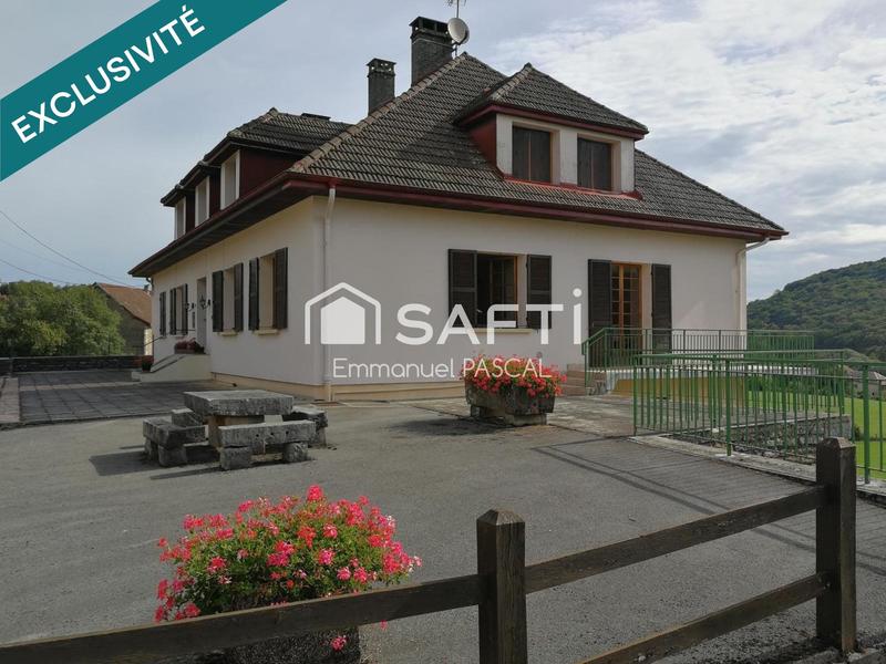 Maison de village - 295 m² - 15 pièces