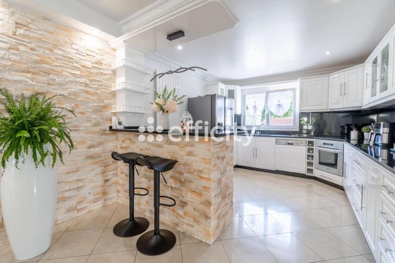 Pavillon - 140 m² - 7 pièces