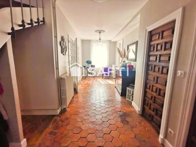 Maison - 226 m² - 7 pièces